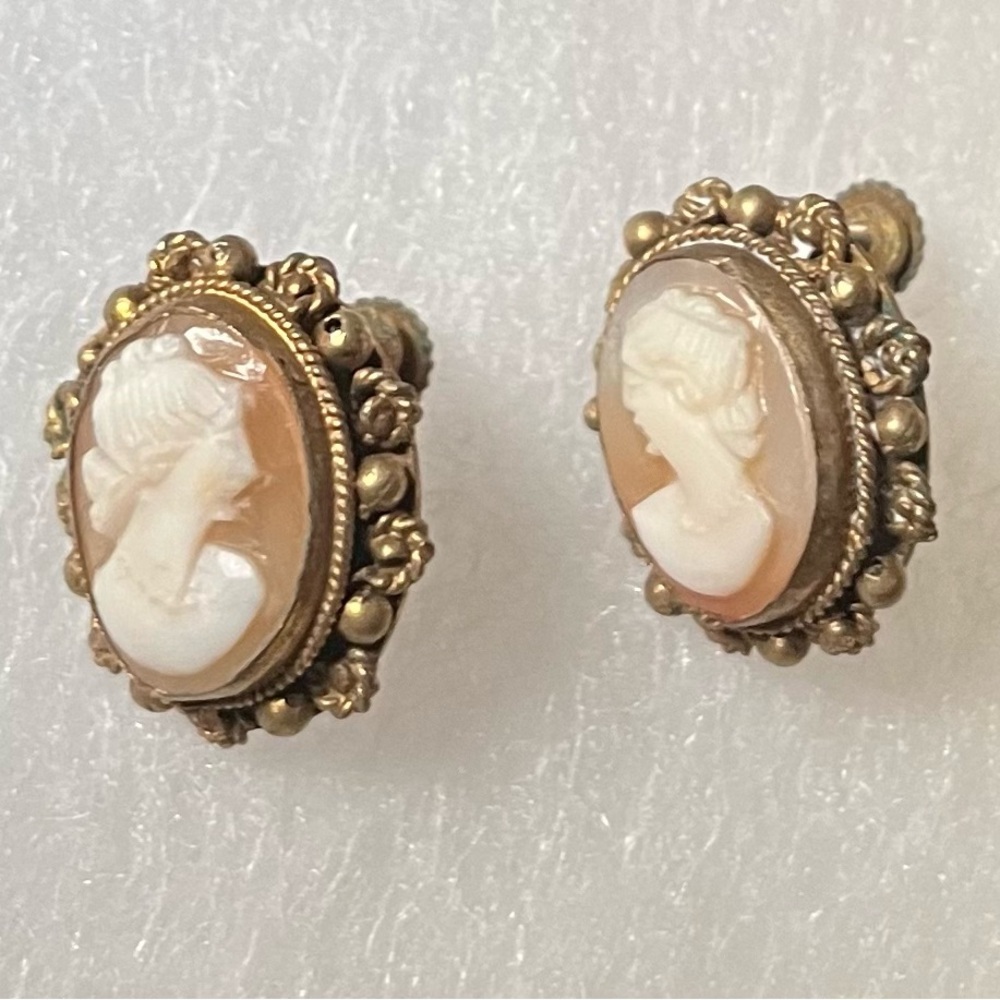 Vintage Cameo Earrings in Gold